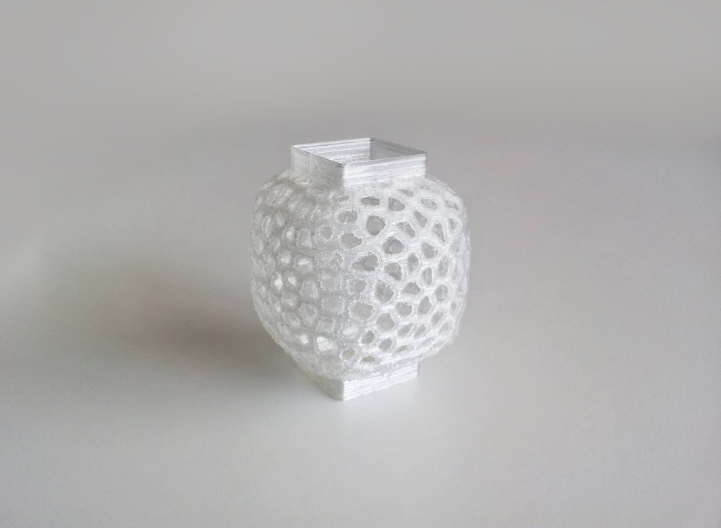 voronoi vent vase 1 pinshape Conception 3d 3D print model - Mito3D