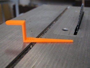 nagelhilfe pinshape madesolid Holzhammer nagel hammer spike pin Nagel 3d print model - Mito3D