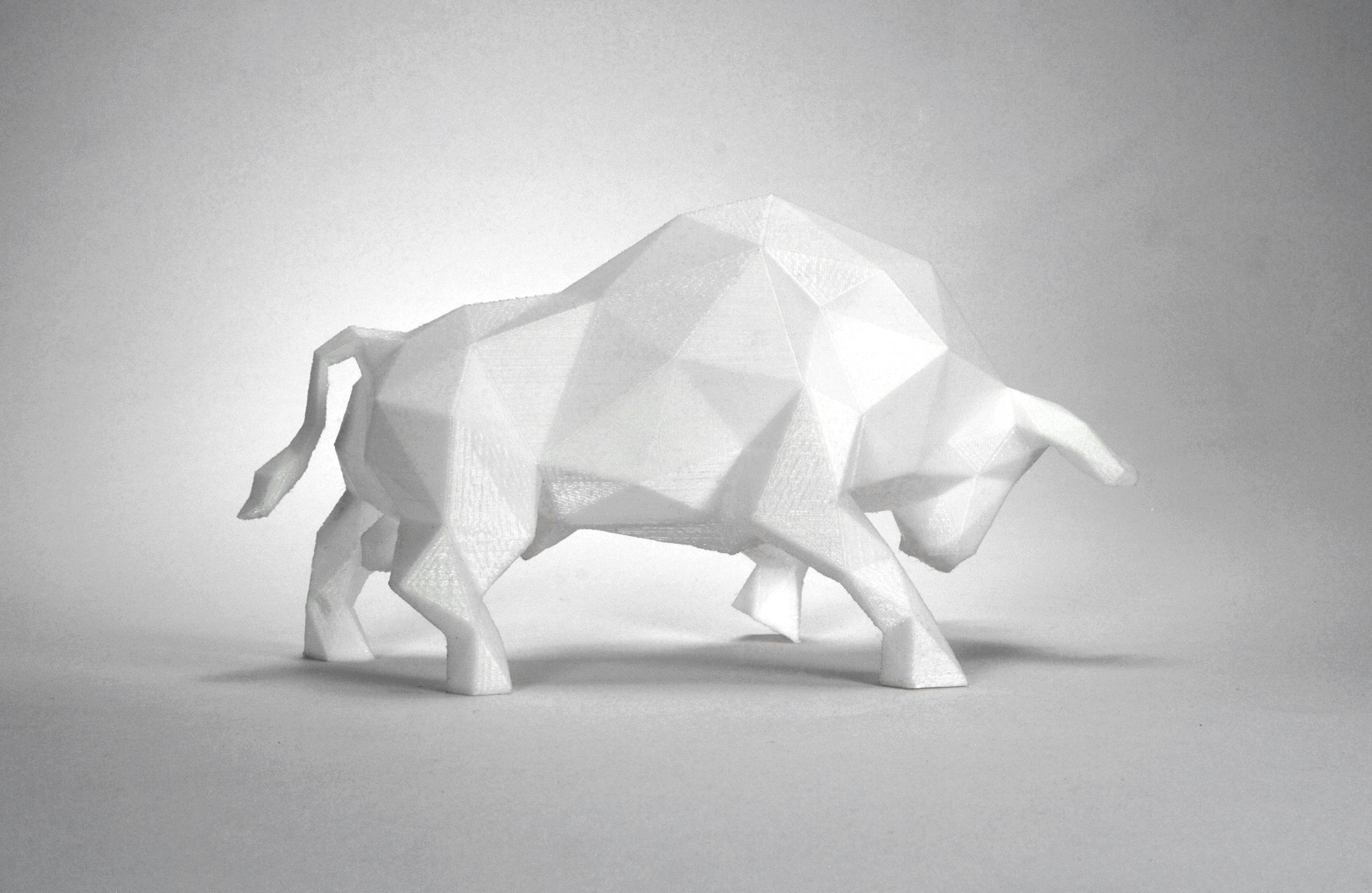 poly bull art sculpture pinshape statuette statue low l'origami moderne facettes jouet bureau décor animal 3D print model - Mito3D