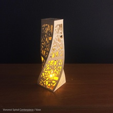 voronoi spirale centre table vase pinshape twist lumière lampe maîtresse 3d print model - Mito3D