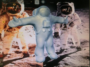 l'astronaute l'étreinte pinshape figure 3d print model - Mito3D