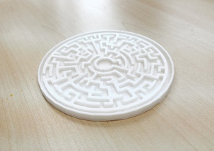 labirent bardak altlığı pinshape masaüstü fonksiyonel işlevi iç gadget oyun ev eşyaları cihaz cam ofis masa tutucu kap coaster 3d print model - Mito3D