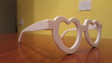 cuore occhiali pinshape design 3d print model - Mito3D