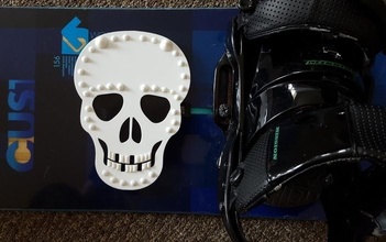 skull snowboard stomp pad pinshape 3d-design 3d print model - Mito3D