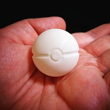 küçük pokeball cosplay pinshape pokemon git 3d print model - Mito3D