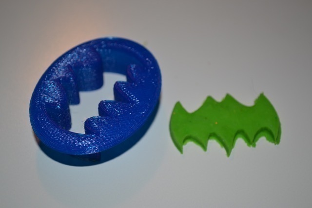 logo batman cutter pinshape torta disegno 3d 3D print model - Mito3D