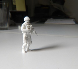 moderne Soldat escale 1 24 pinshape scale Modell modern Frankreich british usa desktop Spielzeug Soldaten 3d print model - Mito3D