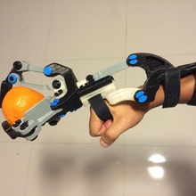 nero ram mano robotica protesi ibrida mark pinshape contrattura dupuytren ingegnere ingegneria meccanica protesica all'interno reach 3d design sfida 18 anni disegno 3d print model - Mito3D