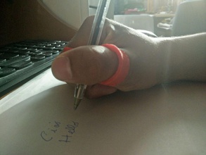 sostenedor pluma pinshape llegar 3d diseño reto 18 años lápiz pen titular mano invalidez 3d print model - Mito3D