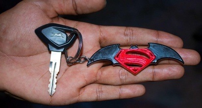 batman superman chaveiro pinshape duplo cor dupla extrusão vs morcego vssuperman 3d print model - Mito3D