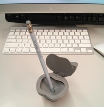 mactoilet ipoo apple kalem tutucu pinshape minyatür tuvalet kalemi kap sahibi ipadpro ipad 3d print model - Mito3D