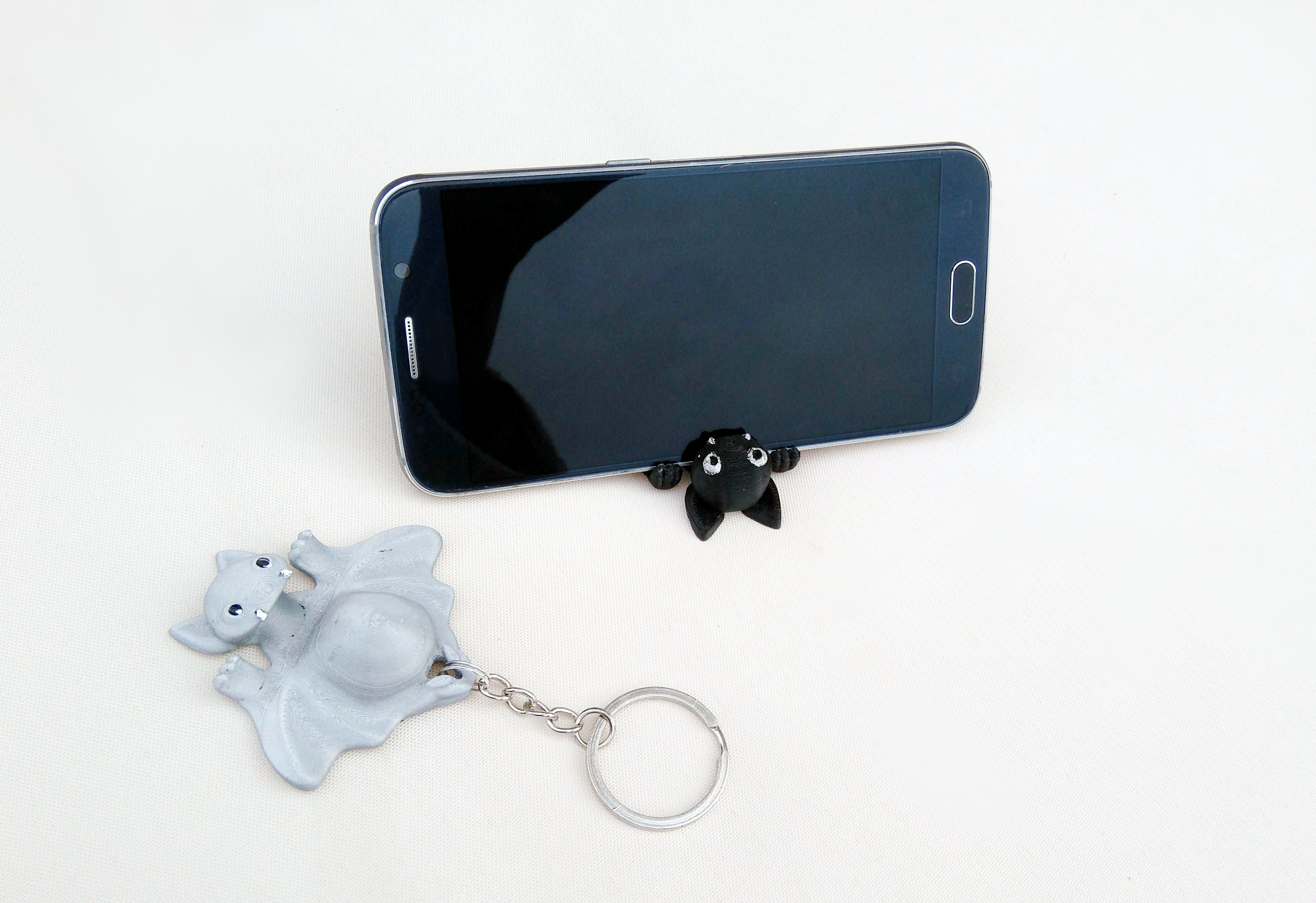 bat smarphone stand pinshape celular key-chain phone-accessory smartphonesoporte phone accesories holderkey chain hold halloween cards card accessory 3D print model - Mito3D