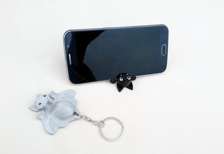 bat smarphone stand pinshape celular key-chain phone-accessory smartphonesoporte phone accesories holderkey chain hold halloween cards card accessory 3d print model - Mito3D