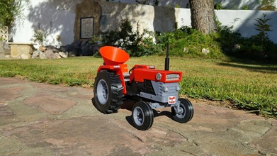 openrc tractor fertilizer pinshape algix3d-print-contest openrc-tractor 3d print model - Mito3D