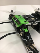 tweaker 5 trasera antena parche montaje 58 ghz dipolo pinshape fpv drone 3d print model - Mito3D