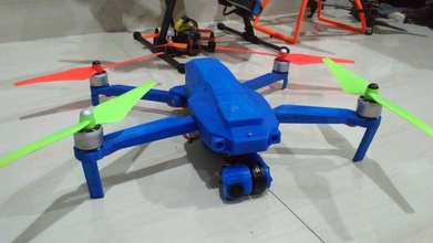pieghevole drone cornice più ampia corpo maggiore altezza terra pinshape disegno 3d 3d print model - Mito3D