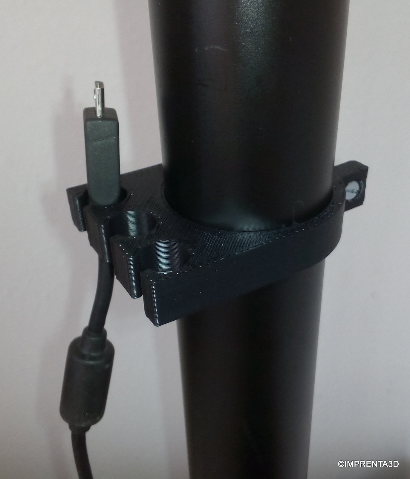 cable holder pinshape soporte-enchufe soporte-cable plug-holder plug 3D print model - Mito3D