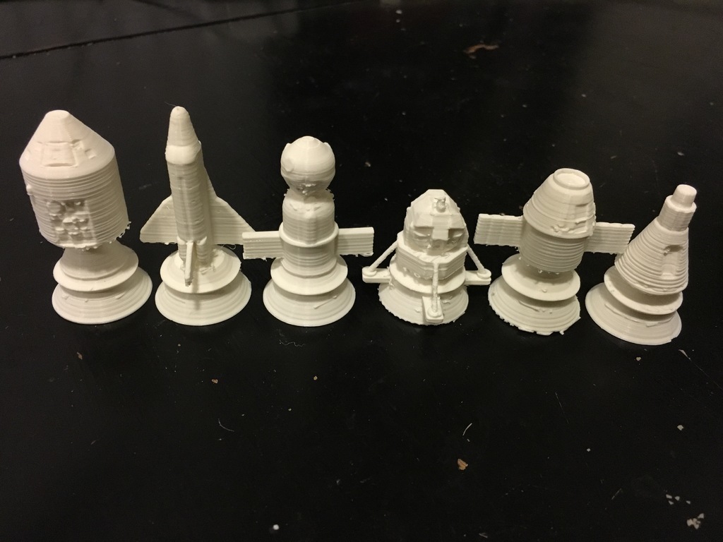 vaisseau spatial d'échecs pinshape l'espace navette chessset capsule moteur mont soyouz nasa mercure vols spatiaux habités lunaire module lander lem dragontear l'équipage jeu échecs capsules apollo Conception 3d 3D print model - Mito3D