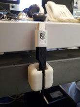 usb Kabel Halter pinshape Handy gadgets 3d print model - Mito3D