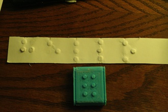braille notetaker étiqueteuse apprenant pinshape apprendre l'apprentissage l'étiquette l'équipement envisionthefuture design défi jeunesse 3d print model - Mito3D