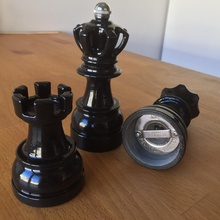 chess spice grinder pinshape mechanical-design-contest envisionthefuture-design-challenge food game spice-grinder chess-pieces 3d print model - Mito3D