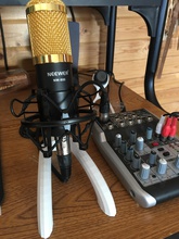 bureau pied micro pinshape podcast livestream twitch l'enregistrement musique mic 3d print model - Mito3D