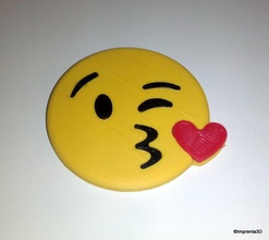 whatsapp kiss pinshape whatsapp-kiss wasap emoji emojii beso 3d 3d print model - Mito3D