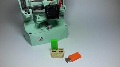 usb poly holder pinshape 3d-design 3d print model - Mito3D