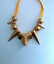 vixen's totem pinshape gold animalspirit superhero necklaces dcuniverse cosplay-prop game-design-contest 3d print model - Mito3D
