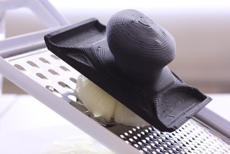 rallador dedo protector pinshape vegetales seguro cebolla agarre fácil queso 3d print model - Mito3D