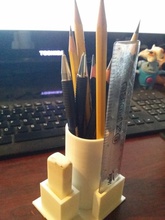 artist's desktop organiser pinshape 3d-design 3d print model - Mito3D