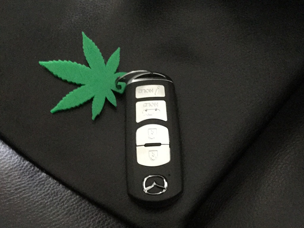 cannabis leaf keychain pinshape weed pot marijuana 3D print model - Mito3D