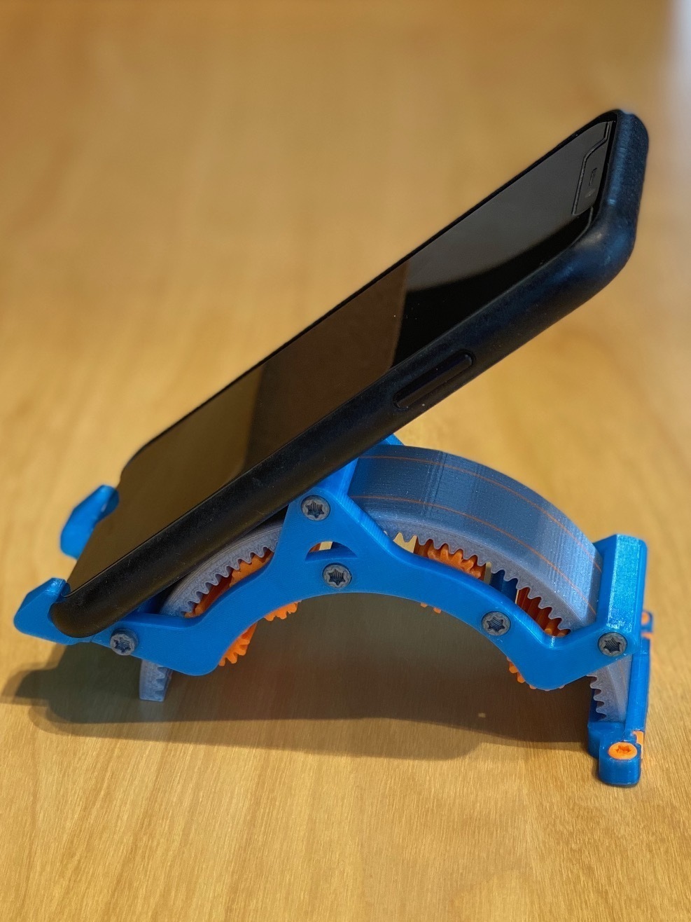mechanisch einstellbar iPhone Stand v2 Pinshape mechanischer Telefonständer Ständer verstellbarer 3D print model - Mito3D