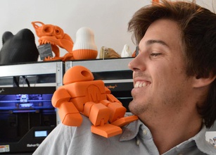 büyük üreticisi robot aksiyon figürü pinshape faire 3d baskı çocuk oyuncak tasarım meydan fabshop maker paris fabrikada monte edilmiş 3d print model - Mito3D