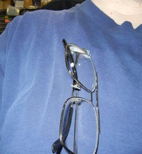 eye glasses shirt clip pinshape 3d-design 3d print model - Mito3D