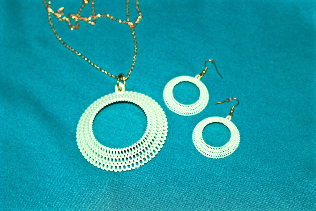 crochet pendant set pinshape shapshifter pendants jewelry 3D print model - Mito3D