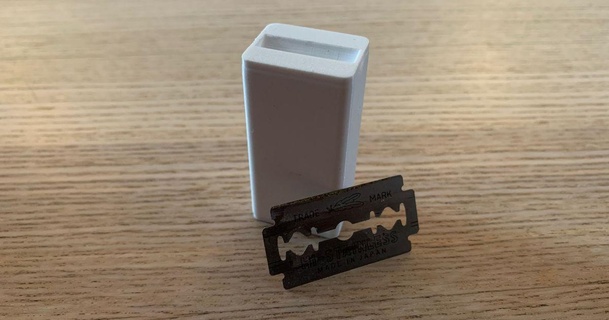 çift kenar Ustura bıçaklar tek kullanımlık konteyner tm indir Bedava stl model printablescom 3d modeller ev halkı banyo jilet emniyetli tıraş makinesi bıçak ağzı 3d print model - Mito3D