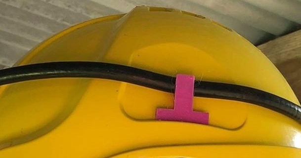 capacete boné luminária cabo arrumado avestruz baixar livre stl modelo printablescom 3d modelos Aprendendo Engenharia caplamp mineração roupa 3d print model - Mito3D
