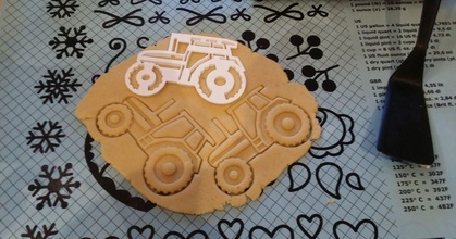 détaillé tracteur cuisinier agepbiz Télécharger libre stl modèle imprimablescom 3d modèles Ménage cuisine biscuits coupeur 3d print model - Mito3D