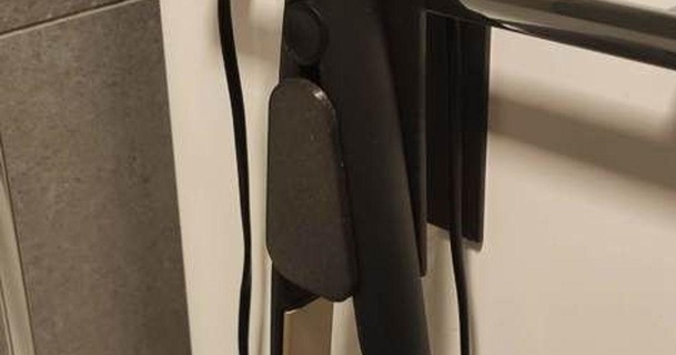 cheveux lisseur titulaire soutien xburgy Télécharger libre stl modèle imprimablescom 3d modèles Ménage salle bains fer repasser lisser 3d print model - Mito3D