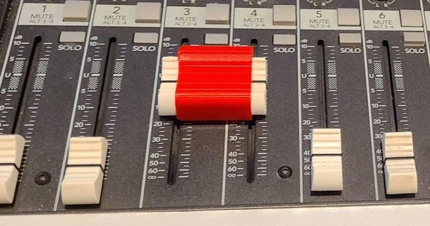 fader pont 24mm 25mm faders vidéogrand père Télécharger libre stl modèle imprimablescom 3d modèles gadgets l'audio mélangeur audio mixer 3d print model - Mito3D