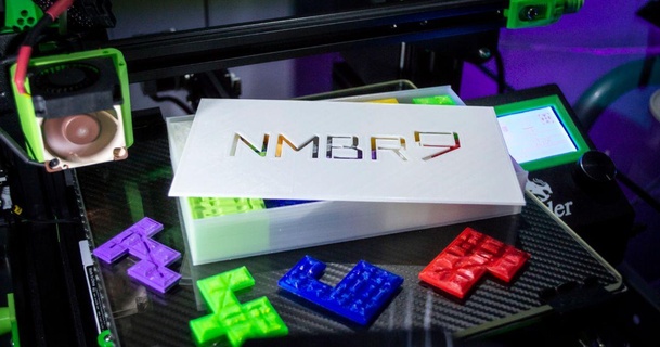 nmbr 9 numero viaggio gioco scatola 3dprintsos Scarica gratuito stl modello printablescom 3d Modelli giocattoli Giochi tavolo giochi nmbr9 3d print model - Mito3D