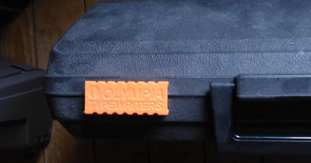 loquet Olympie carina machine écrire Cas gaine low Télécharger libre stl modèle imprimablescom 3d modèles Ménage Bureau valise openscad verrouillage 3d print model - Mito3D