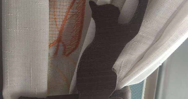 félin rideau titulaire soutien petite main Télécharger libre stl modèle imprimablescom 3d modèles Ménage décor chat rideaux 3d print model - Mito3D