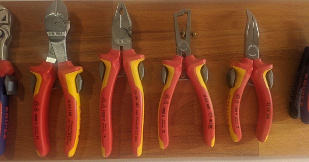 customizable knipex wall mount vde mweisshaupt download free stl model printablescom 3d models hobby & makers tools knipexholder pliers pliersholder wallmount 3d print model - Mito3D