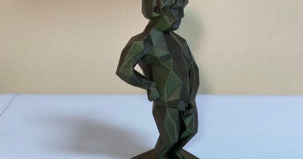 lowpoly manneken scrittura Scarica gratuito stl modello printablescom 3d Modelli arte design sculture 3d print model - Mito3D