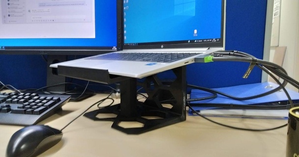 alto computer portatile In piedi 156 laptop infastidire Scarica gratuito stl modello printablescom 3d Modelli domestico ufficio 3d print model - Mito3D