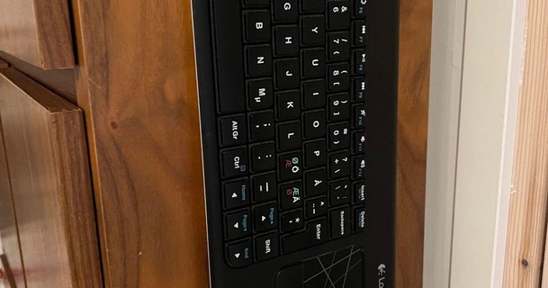 k400 tastiera verticale Wall Mount hackolita Scarica gratuito stl modello printablescom 3d Modelli gadget computer 3d print model - Mito3D