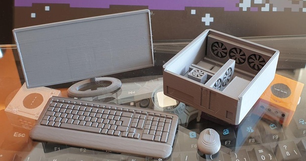 minúsculo escritorio corredizo panel monitor teclado ratón parche descargar gratis stl modelo imprimiblescom 3d modelos juguetes juegos casa muñecas miniatura oficina 3d print model - Mito3D