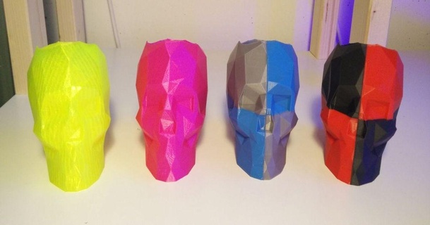lowpoly cráneo bolígrafo soporte color impresión remezclado reparado 3d hummel descargar gratis stl modelo imprimiblescom modelos casa oficina humano lápiz portalápiz 3d print model - Mito3D